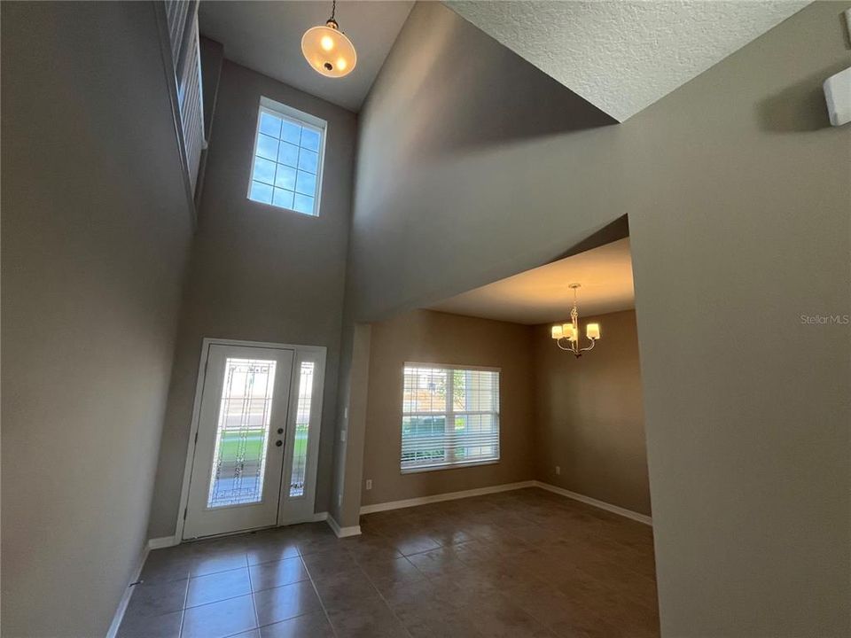 出租: $3,599 (5 贝兹, 3 浴室, 3292 平方英尺)