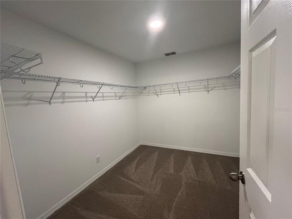 出租: $3,599 (5 贝兹, 3 浴室, 3292 平方英尺)