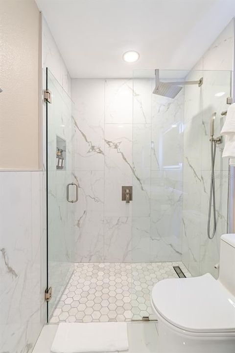 Под контрактом: $1,580,000 (3 спален, 2 ванн, 2621 Квадратных фут)