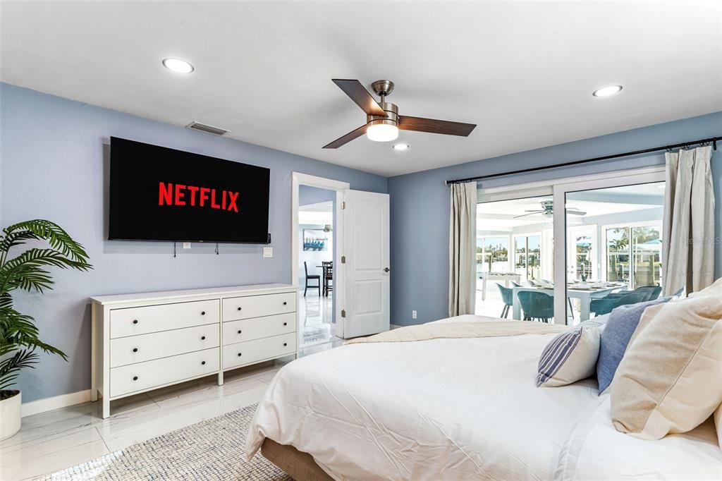 Под контрактом: $1,580,000 (3 спален, 2 ванн, 2621 Квадратных фут)