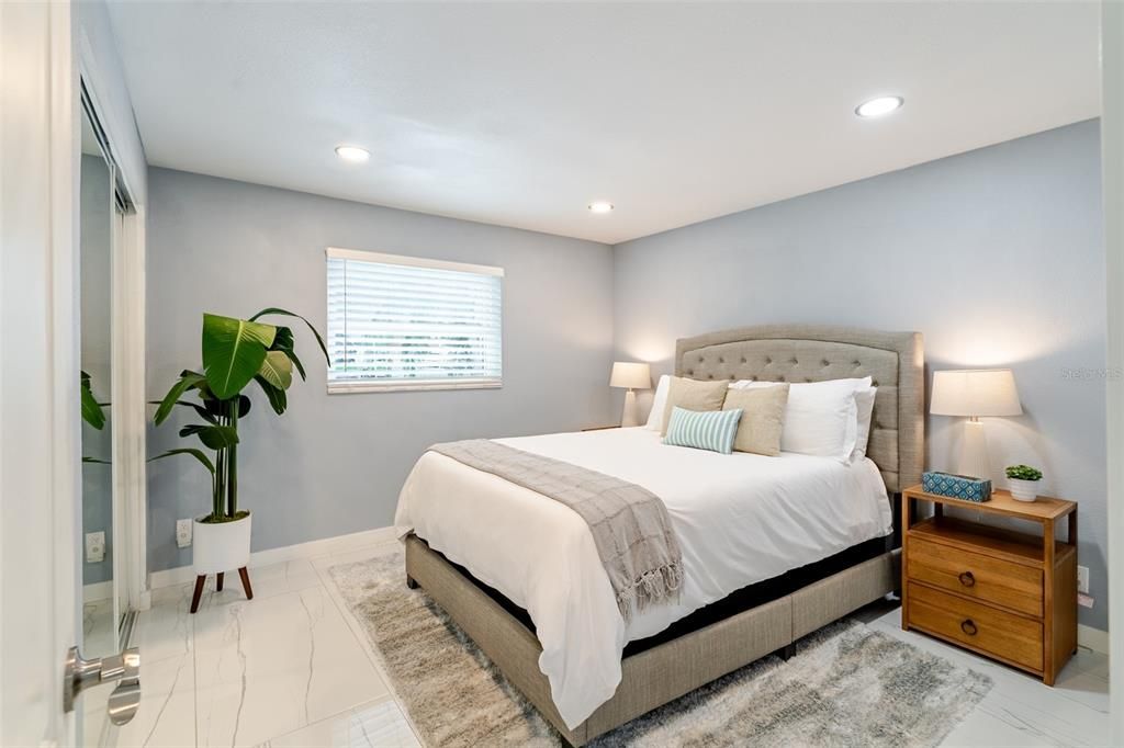 Под контрактом: $1,580,000 (3 спален, 2 ванн, 2621 Квадратных фут)