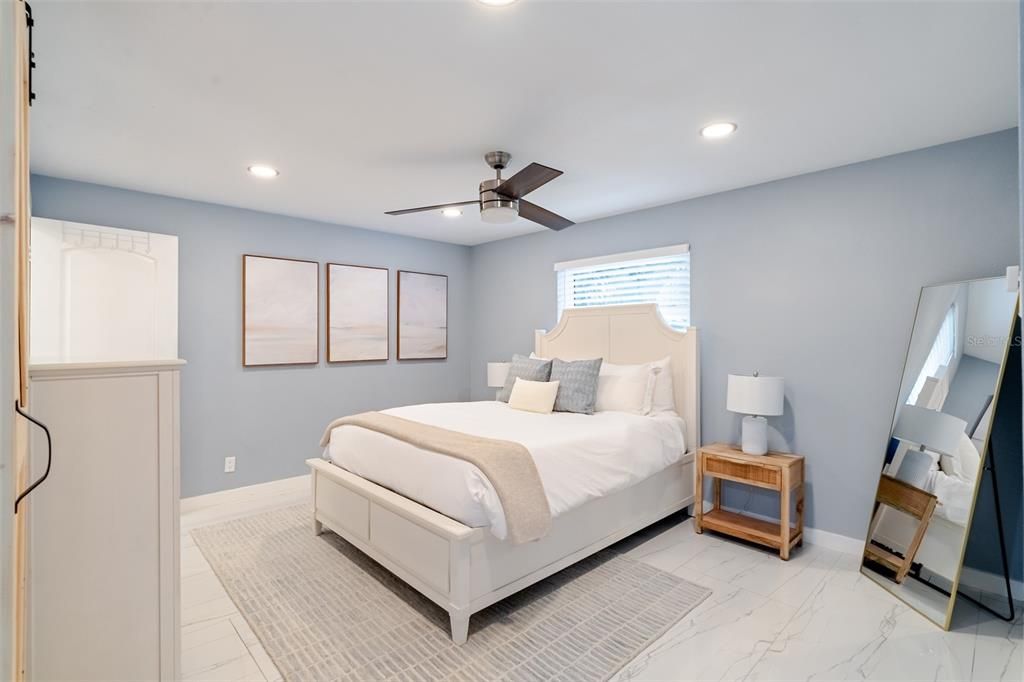 Под контрактом: $1,580,000 (3 спален, 2 ванн, 2621 Квадратных фут)