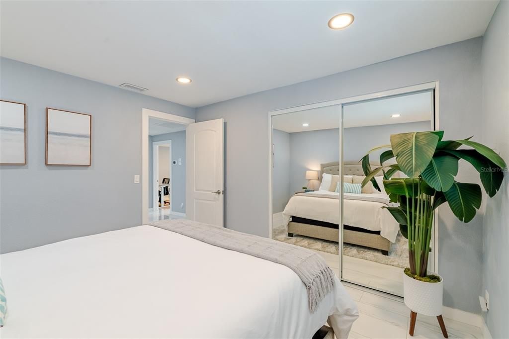 Под контрактом: $1,580,000 (3 спален, 2 ванн, 2621 Квадратных фут)