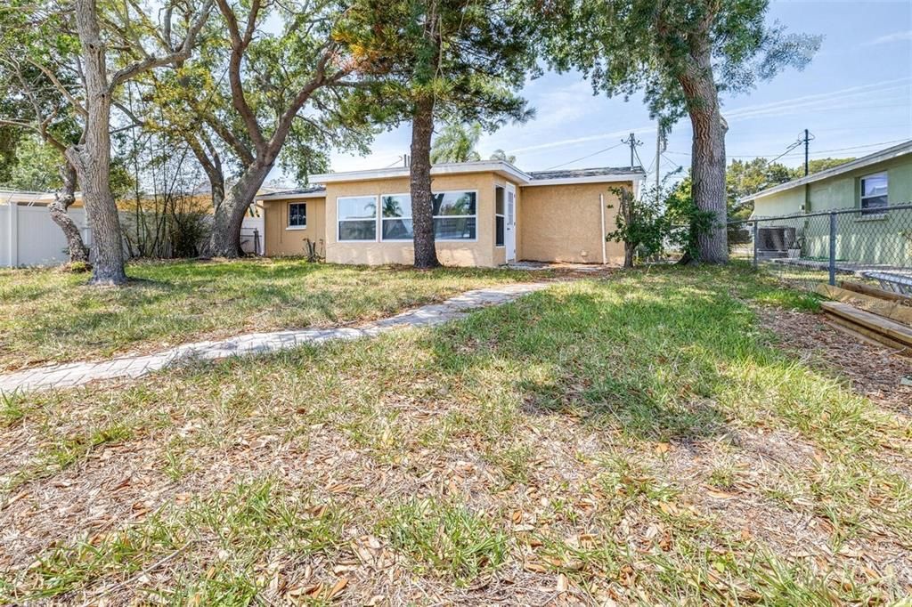 En Renta: $2,000 (3 camas, 2 baños, 1443 Pies cuadrados)