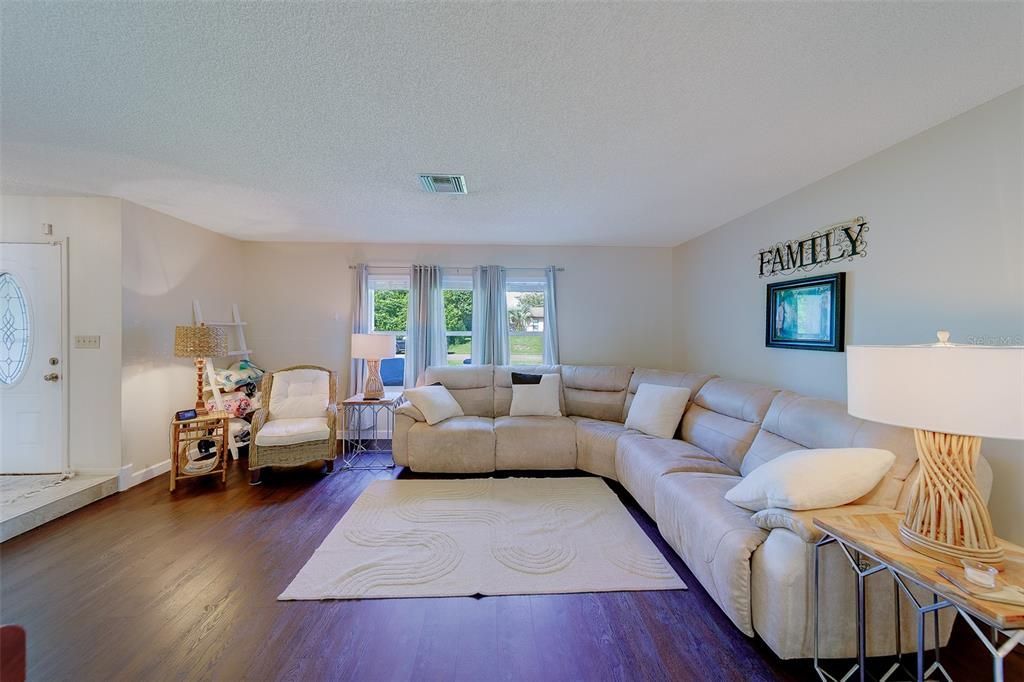 For Sale: $295,000 (2 beds, 2 baths, 1713 Square Feet)