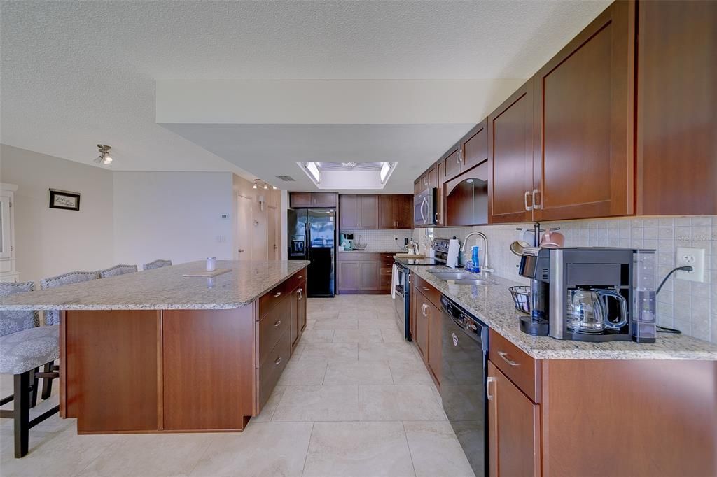 For Sale: $295,000 (2 beds, 2 baths, 1713 Square Feet)