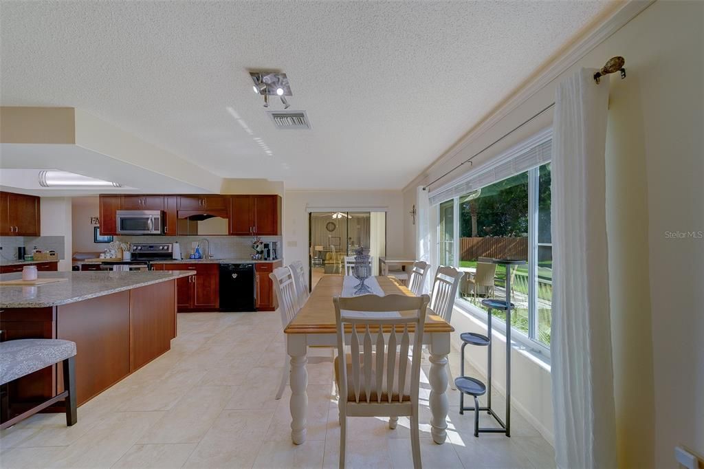 For Sale: $295,000 (2 beds, 2 baths, 1713 Square Feet)