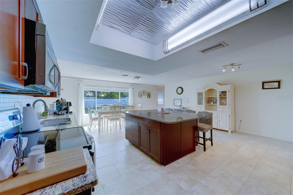 For Sale: $295,000 (2 beds, 2 baths, 1713 Square Feet)