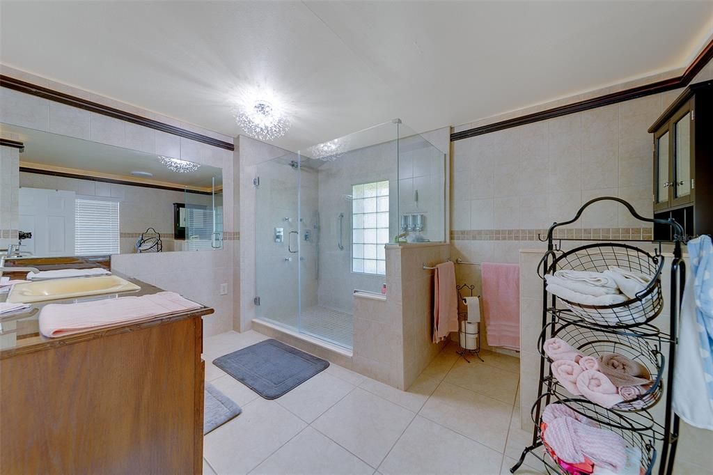 For Sale: $295,000 (2 beds, 2 baths, 1713 Square Feet)