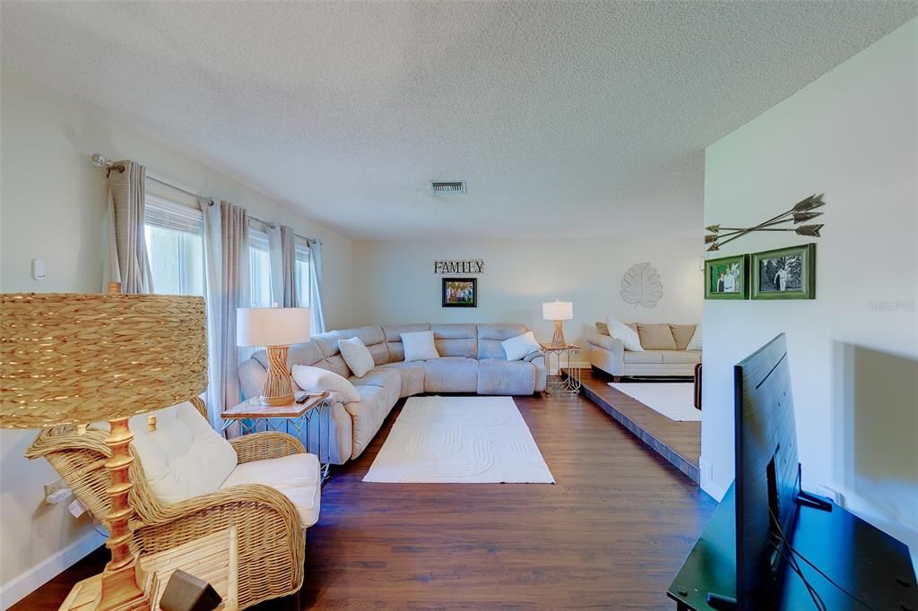 For Sale: $295,000 (2 beds, 2 baths, 1713 Square Feet)