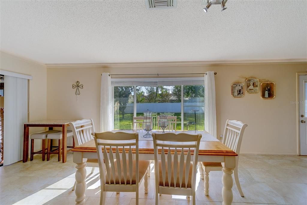 For Sale: $295,000 (2 beds, 2 baths, 1713 Square Feet)