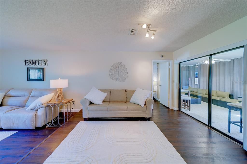 For Sale: $295,000 (2 beds, 2 baths, 1713 Square Feet)