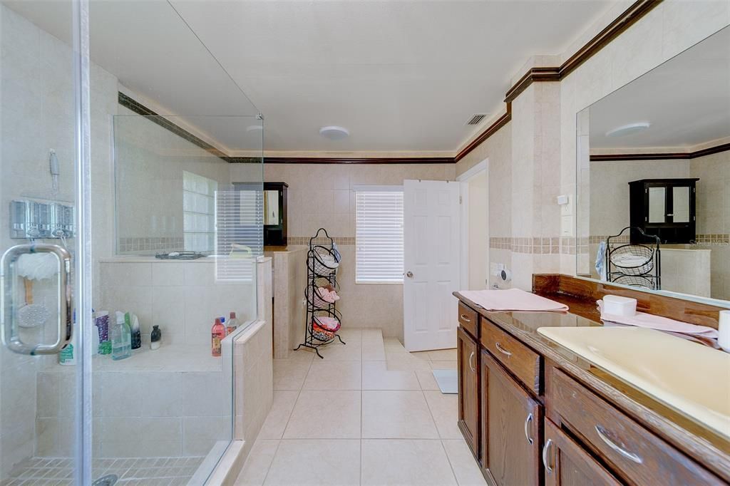 For Sale: $295,000 (2 beds, 2 baths, 1713 Square Feet)