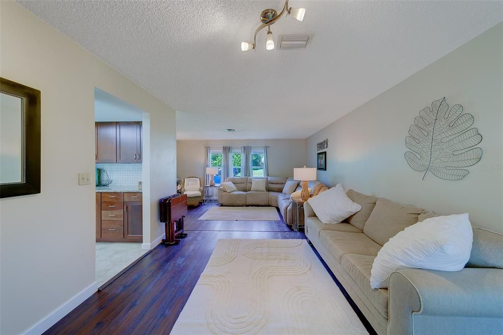 For Sale: $295,000 (2 beds, 2 baths, 1713 Square Feet)