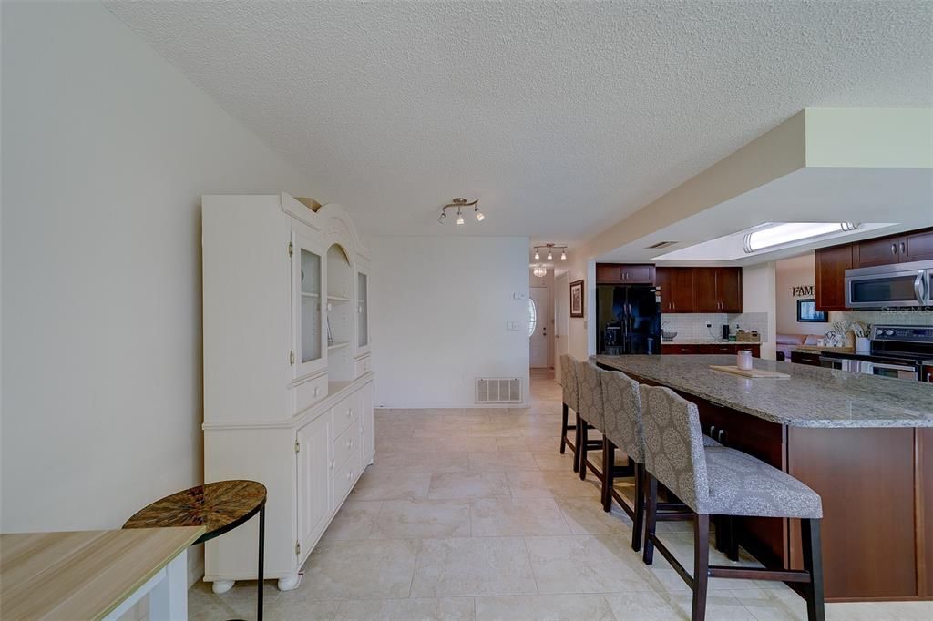 For Sale: $295,000 (2 beds, 2 baths, 1713 Square Feet)