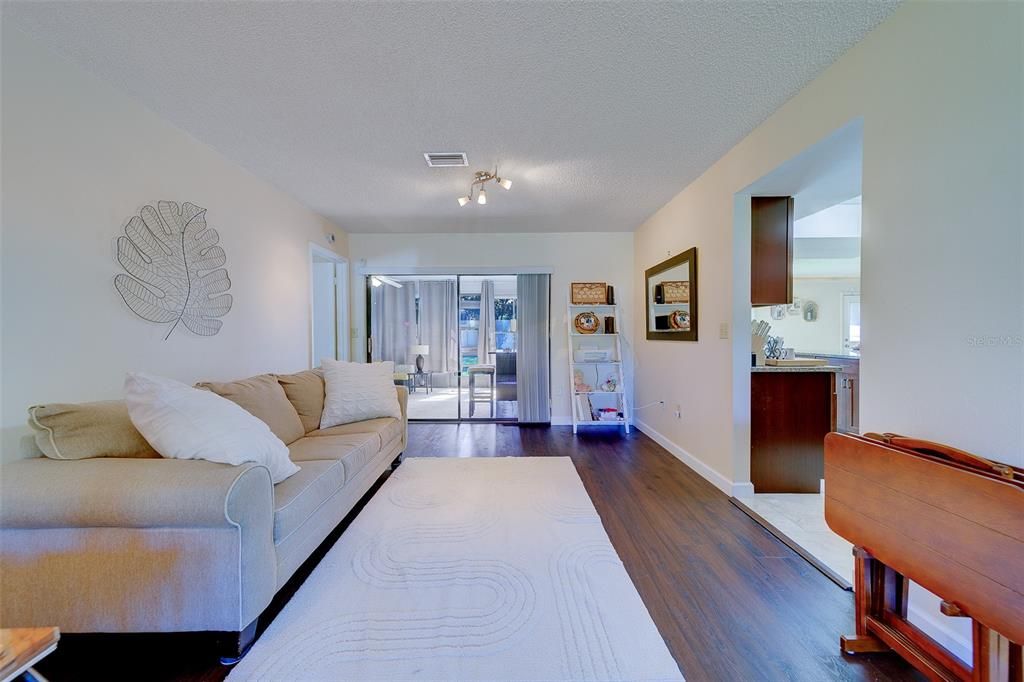 For Sale: $295,000 (2 beds, 2 baths, 1713 Square Feet)