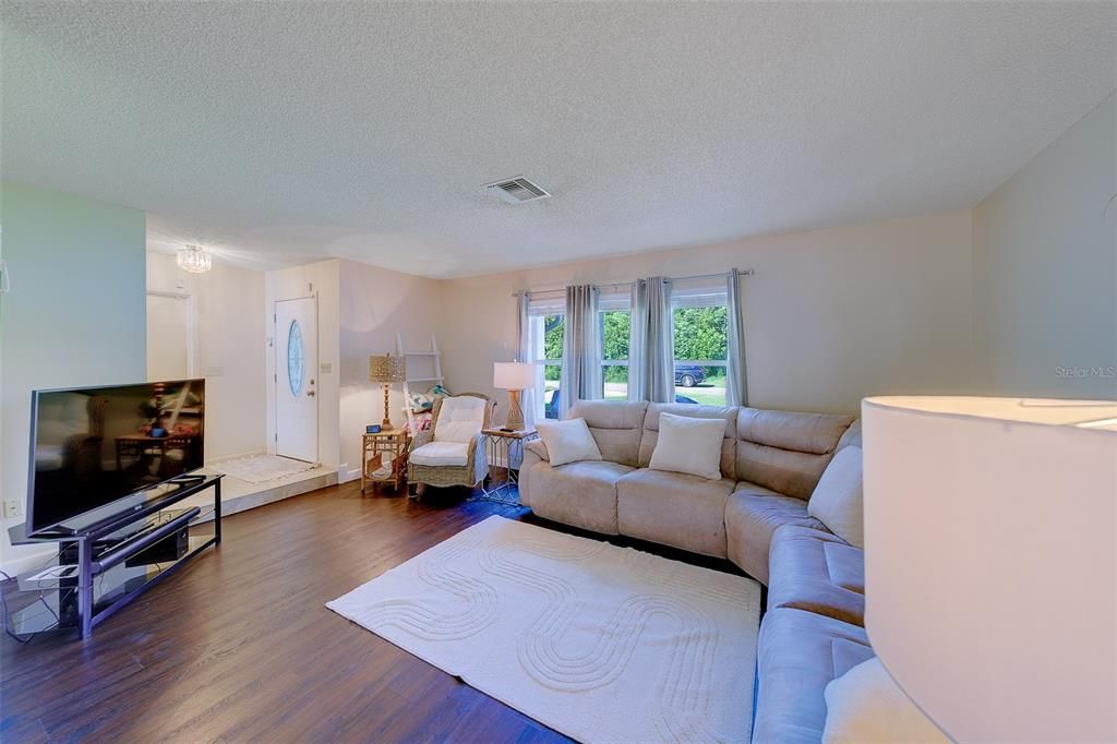 For Sale: $295,000 (2 beds, 2 baths, 1713 Square Feet)