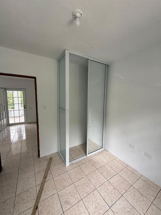 На продажу: $249,000 (4 спален, 2 ванн, 1199 Квадратных фут)