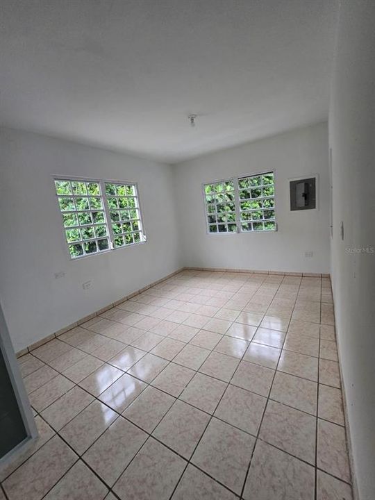 На продажу: $249,000 (4 спален, 2 ванн, 1199 Квадратных фут)