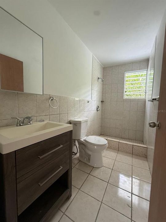 На продажу: $249,000 (4 спален, 2 ванн, 1199 Квадратных фут)