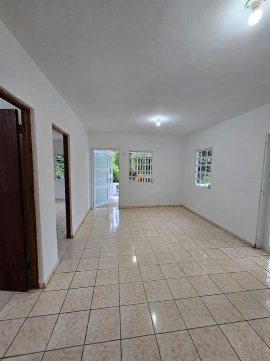 На продажу: $249,000 (4 спален, 2 ванн, 1199 Квадратных фут)