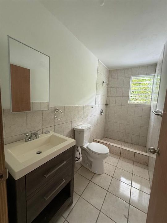 На продажу: $249,000 (4 спален, 2 ванн, 1199 Квадратных фут)