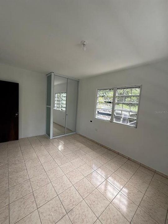 На продажу: $249,000 (4 спален, 2 ванн, 1199 Квадратных фут)