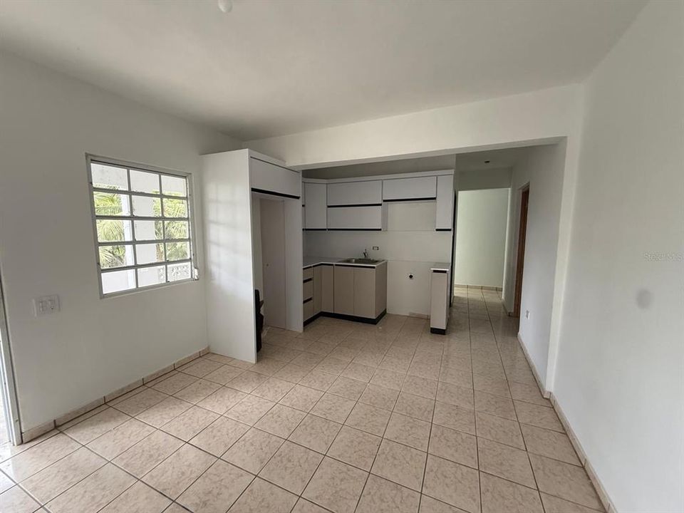 На продажу: $249,000 (4 спален, 2 ванн, 1199 Квадратных фут)