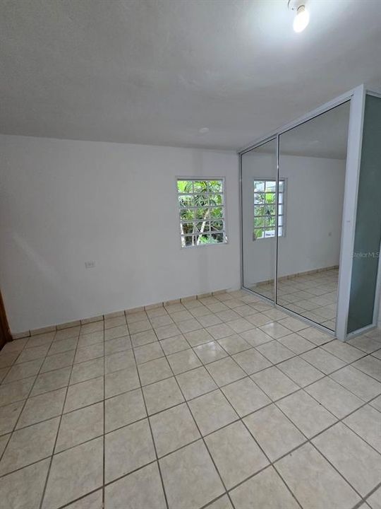 На продажу: $249,000 (4 спален, 2 ванн, 1199 Квадратных фут)