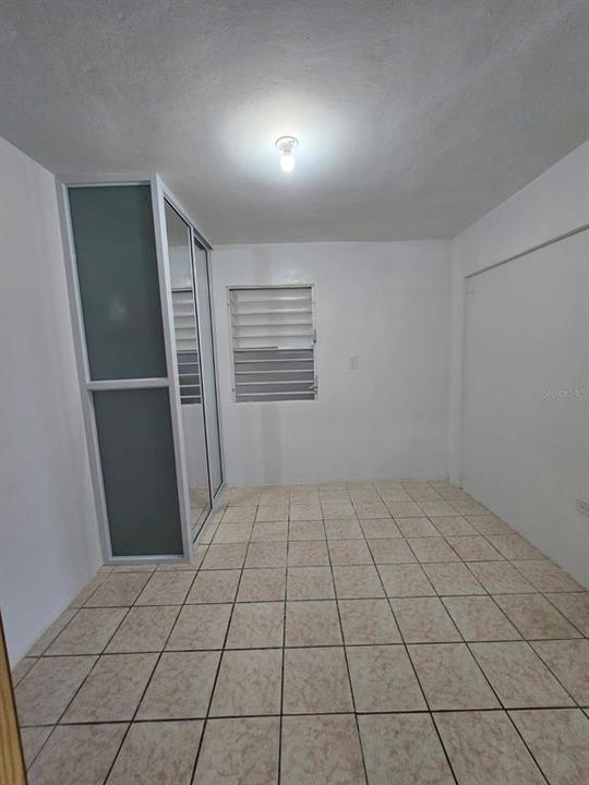 На продажу: $249,000 (4 спален, 2 ванн, 1199 Квадратных фут)