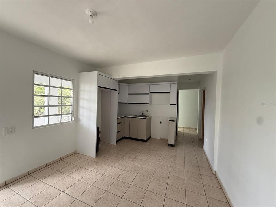 На продажу: $249,000 (4 спален, 2 ванн, 1199 Квадратных фут)