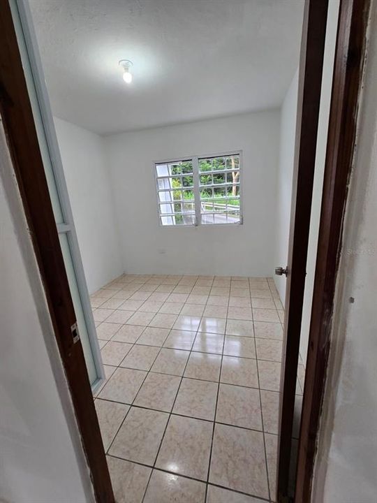 На продажу: $249,000 (4 спален, 2 ванн, 1199 Квадратных фут)