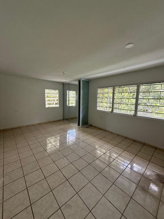 На продажу: $249,000 (4 спален, 2 ванн, 1199 Квадратных фут)