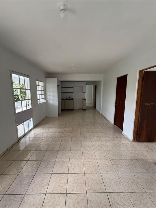 На продажу: $249,000 (4 спален, 2 ванн, 1199 Квадратных фут)