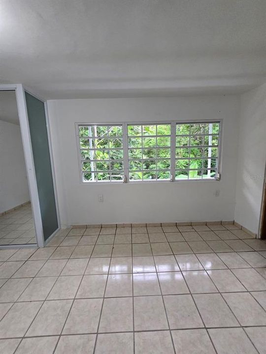 На продажу: $249,000 (4 спален, 2 ванн, 1199 Квадратных фут)