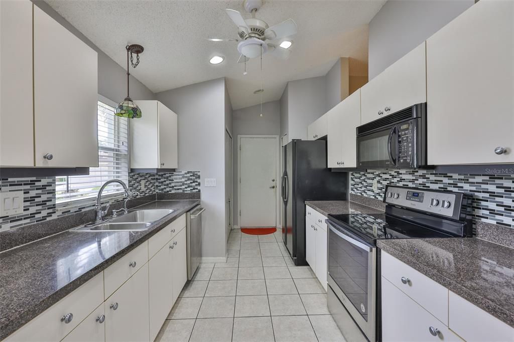 待售: $230,000 (2 贝兹, 2 浴室, 1757 平方英尺)