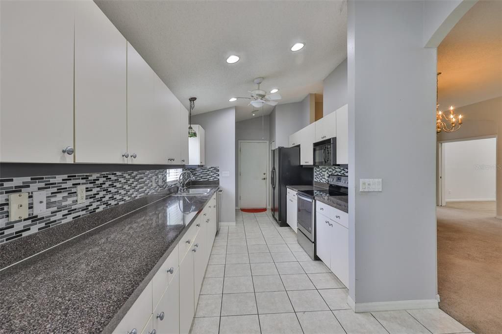 待售: $230,000 (2 贝兹, 2 浴室, 1757 平方英尺)