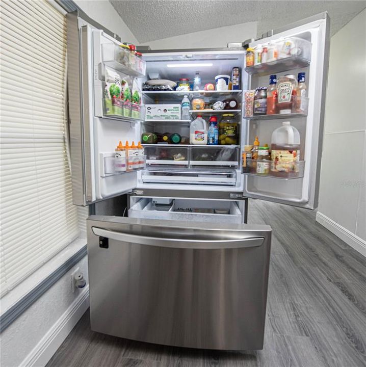 Active With Contract: $349,900 (3 beds, 2 baths, 1560 Square Feet)