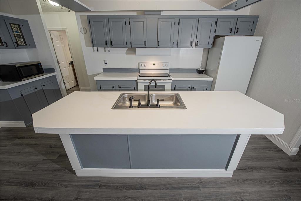 Active With Contract: $349,900 (3 beds, 2 baths, 1560 Square Feet)