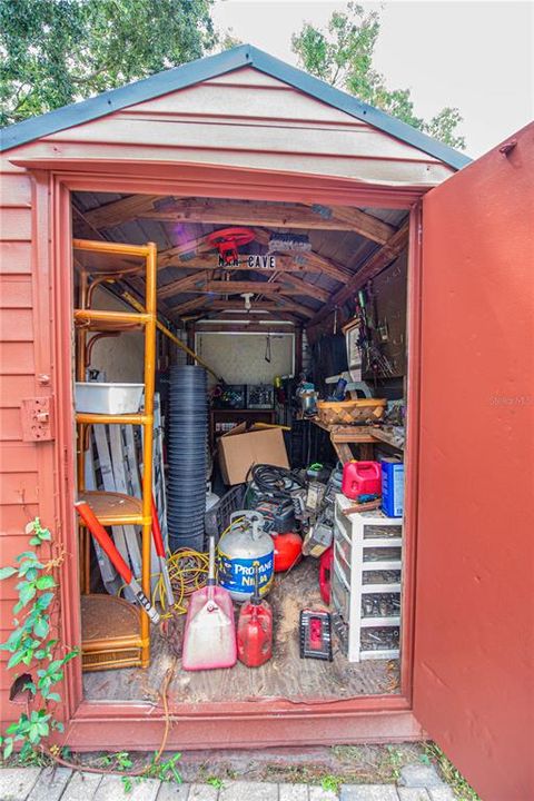 Active With Contract: $349,900 (3 beds, 2 baths, 1560 Square Feet)