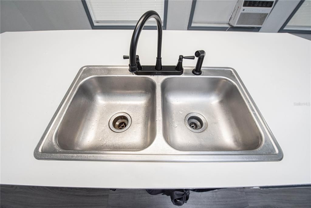 Active With Contract: $349,900 (3 beds, 2 baths, 1560 Square Feet)