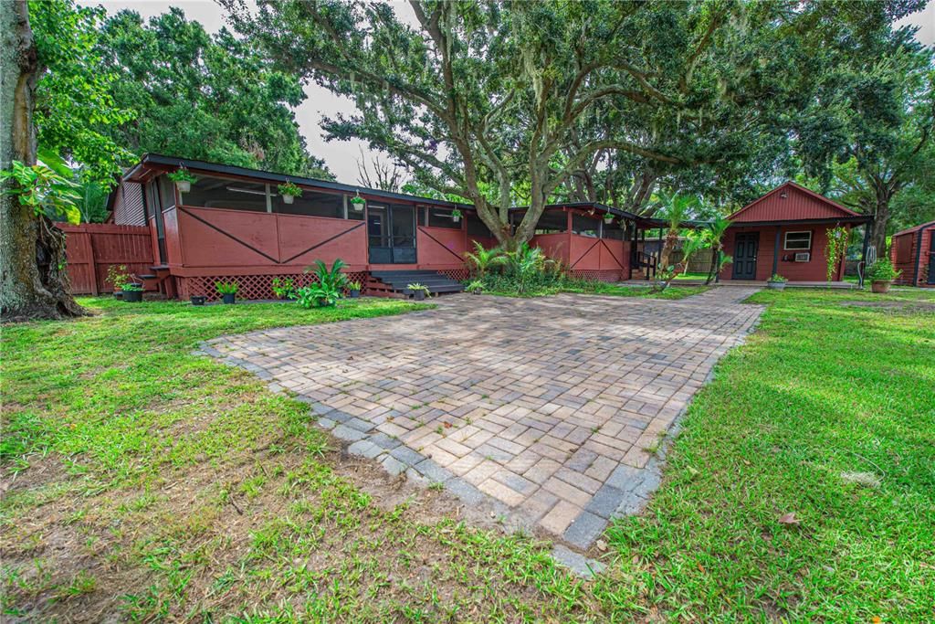 Active With Contract: $349,900 (3 beds, 2 baths, 1560 Square Feet)