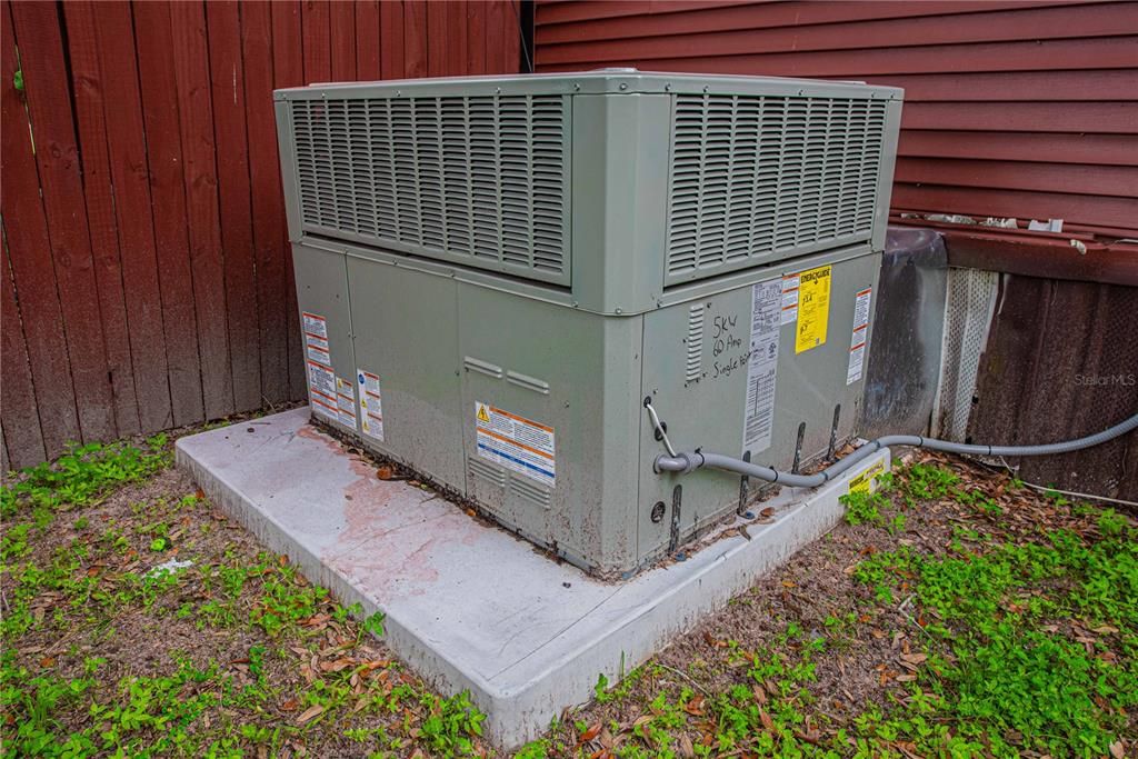 Active With Contract: $349,900 (3 beds, 2 baths, 1560 Square Feet)