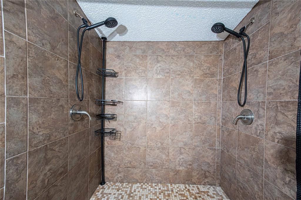 Active With Contract: $349,900 (3 beds, 2 baths, 1560 Square Feet)