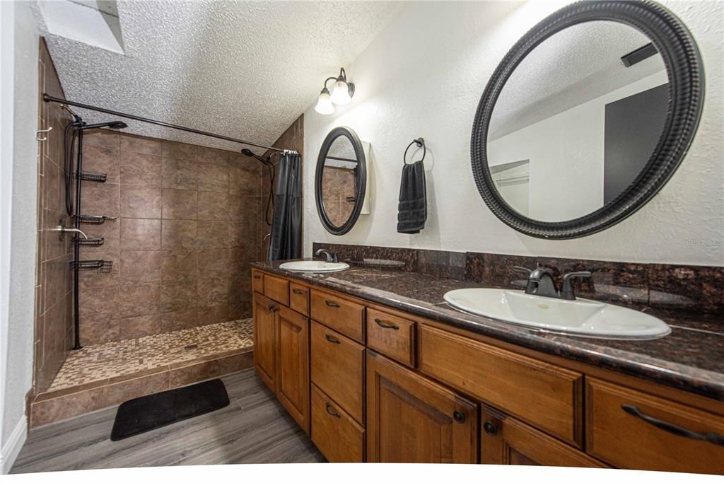 Active With Contract: $349,900 (3 beds, 2 baths, 1560 Square Feet)