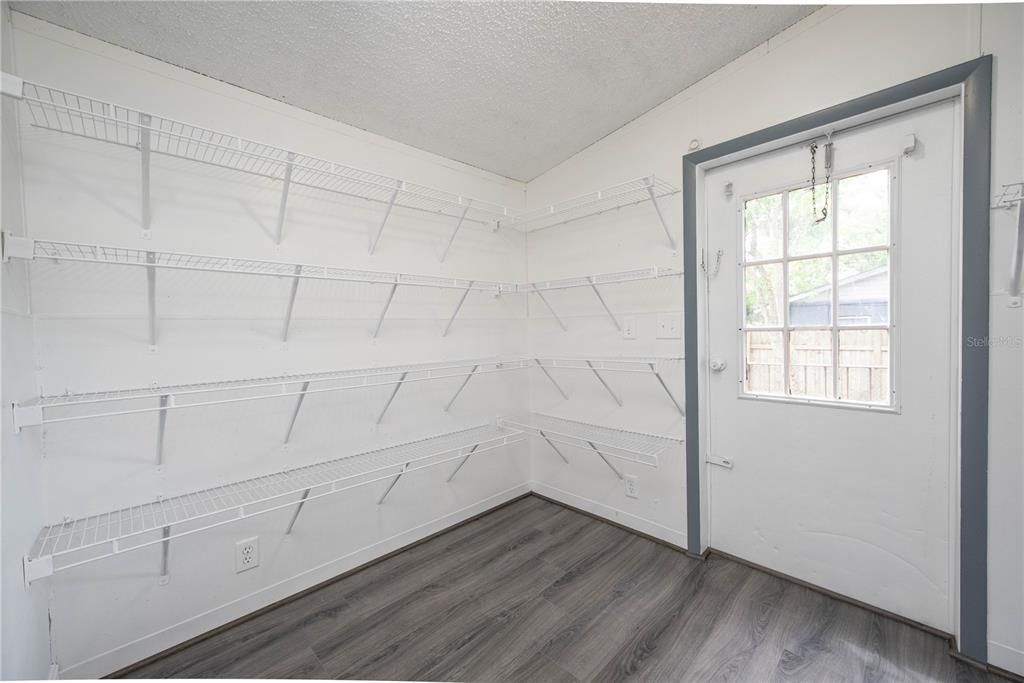 Active With Contract: $349,900 (3 beds, 2 baths, 1560 Square Feet)