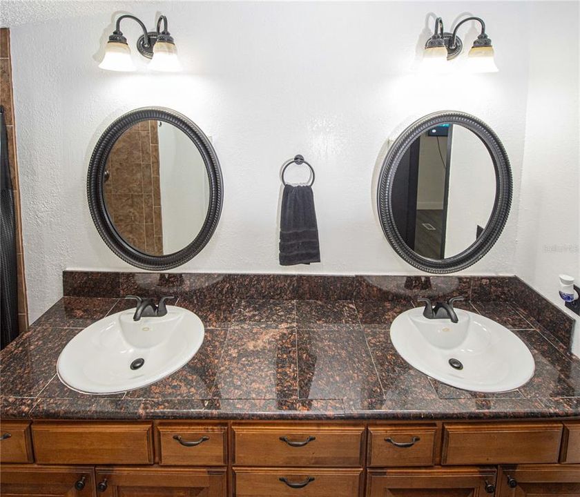 Active With Contract: $349,900 (3 beds, 2 baths, 1560 Square Feet)