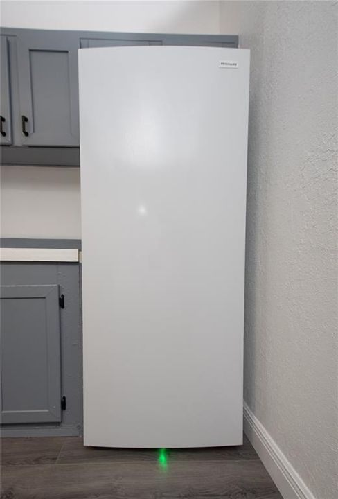 Active With Contract: $349,900 (3 beds, 2 baths, 1560 Square Feet)