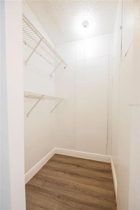 Active With Contract: $349,900 (3 beds, 2 baths, 1560 Square Feet)