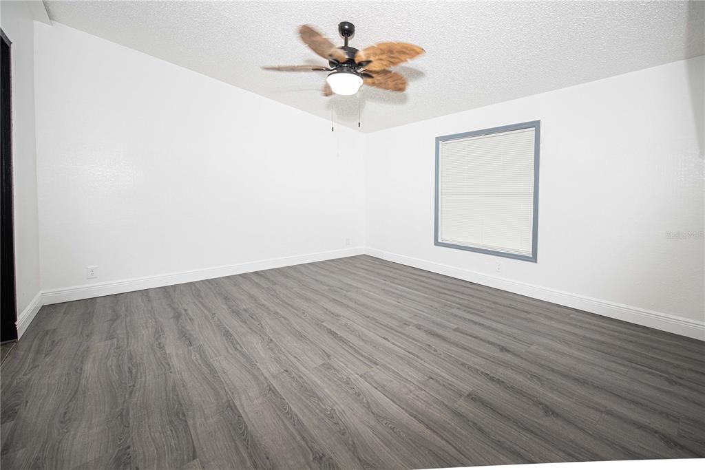 Active With Contract: $349,900 (3 beds, 2 baths, 1560 Square Feet)